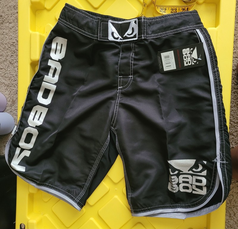 BAD BOY MMA Shorts YOUTH Size 9-10 BLACK with Silver Trim KICKBOXING Muay Thai