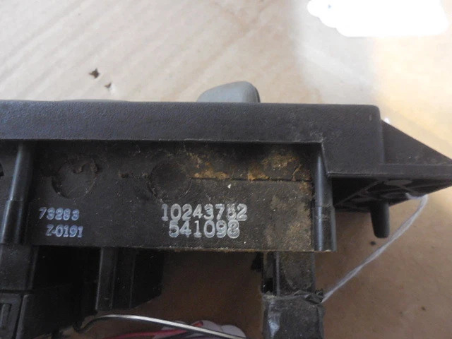 1997 -99 Olds Silhouette Rear Wiper Fog TCS Fan Control Unit 10243752 Oldsmobile - Image 3 of 4