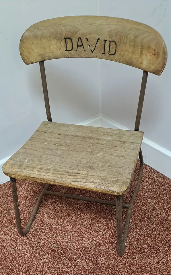 Silla escolar infantil vintage de madera y metal personalizada "David" años 40 mediados de siglo Foto 4 de 4