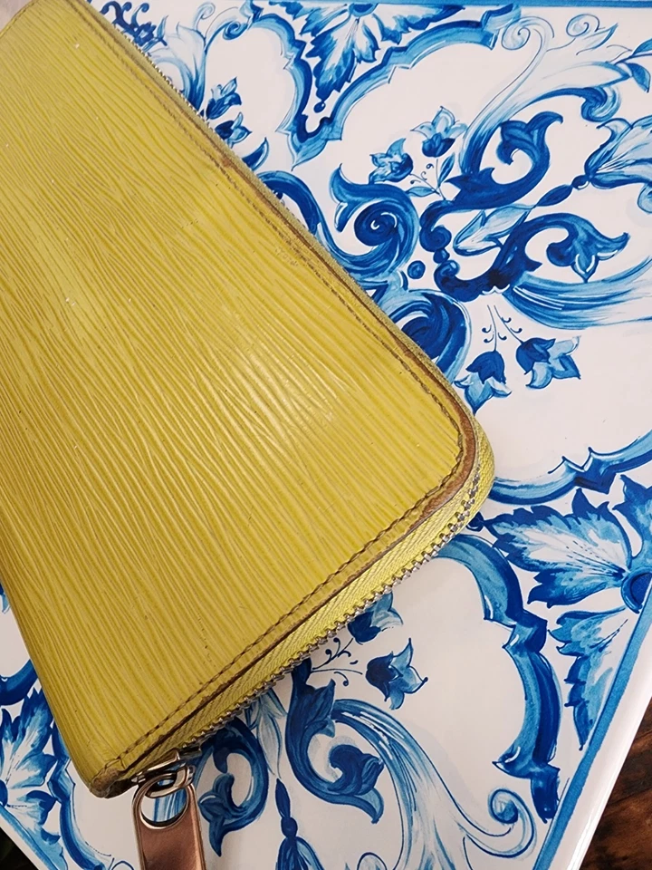 Auténtica cartera Louis Vuitton Epi de cuero larga con cremallera Foto 4 de 4