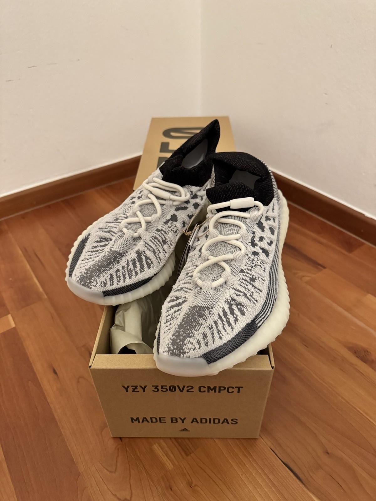 Adidas Yeezy 350 V2 CMPCT Slate Panda EU 43 1/3/US M 9,5 Nuevo y EMBALAJE ORIGINAL