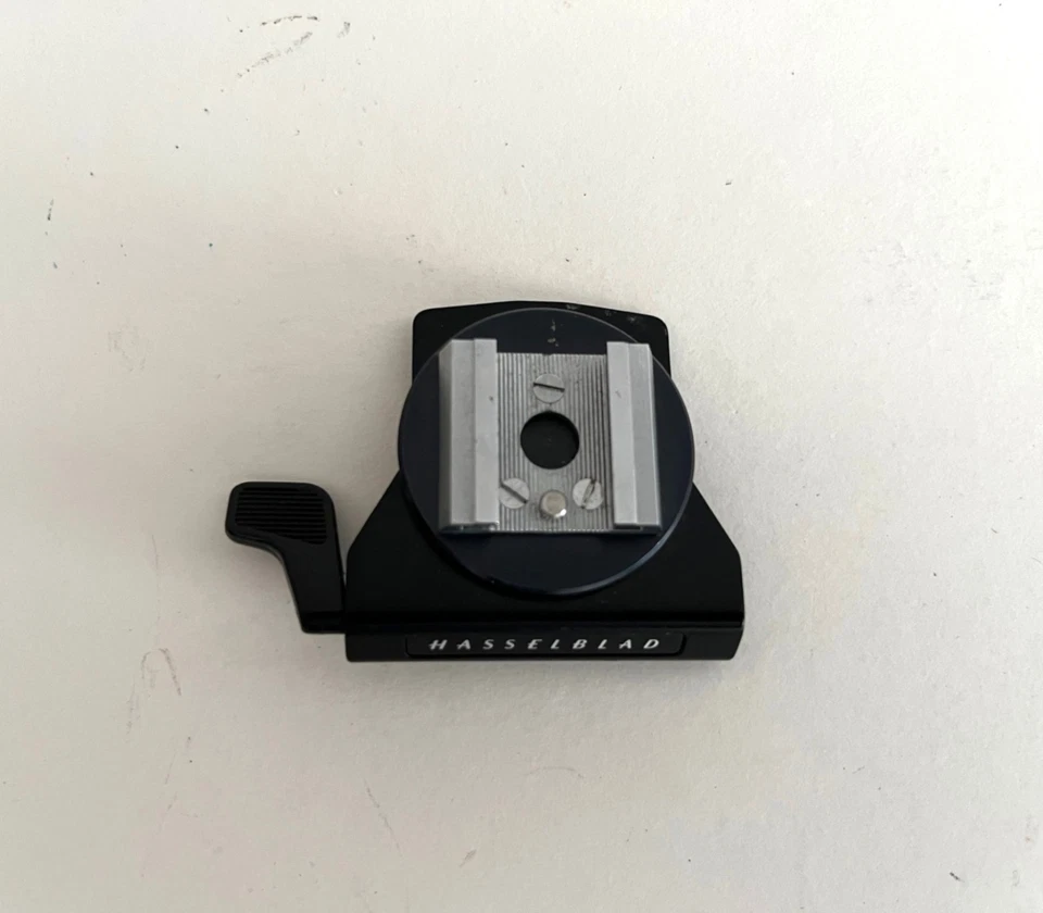 Hasselblad 40258 Adjustable Clip On Flash Shoe for C Lens - Image 3 of 3