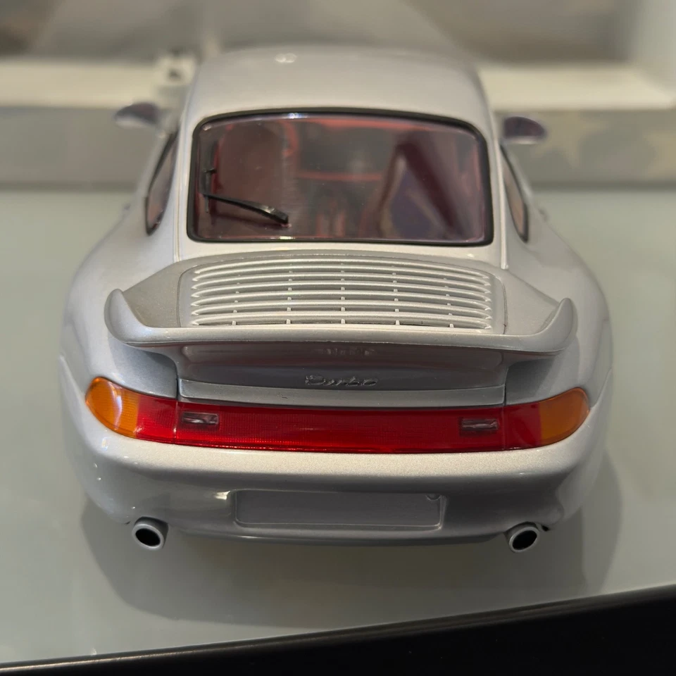UT Models 1:18 Porsche 911 (993) Turbo S – Silver Metallic (Model 27813) - Image 4 of 4