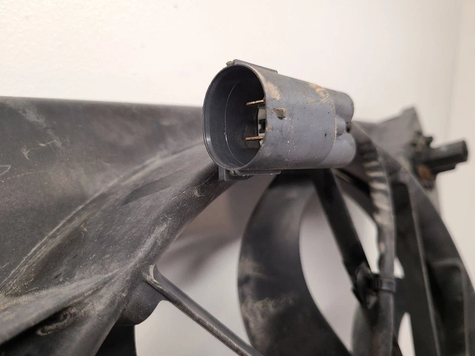 2010 - 2016 CADILLAC SRX Radiator Fan Motor Fan Assembly Foto 3 de 4