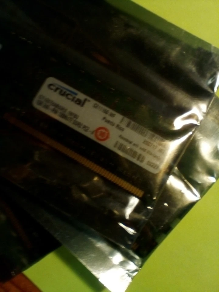 Crucial 1GB 240-PIN 128Mx72 DDR2 PC2-4200 Registered Single Sided - Image 2 of 2