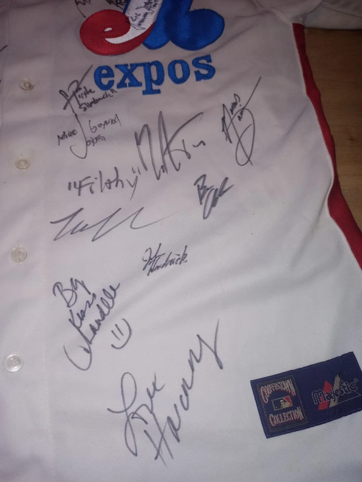 UFC 113 Auténtica Autografiada Personalizada Montreal Expos 1/1 Jersey Firmada por 27 Foto 3 de 4
