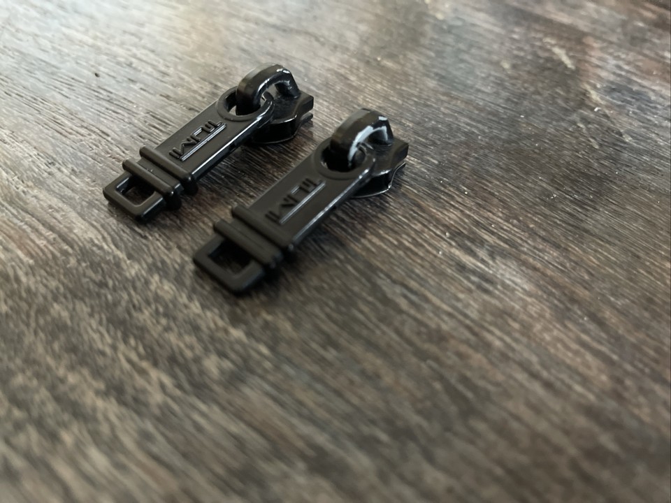 Tumi Replacement Sliders / Zipper Pulls / Pull Tabs Black eBay