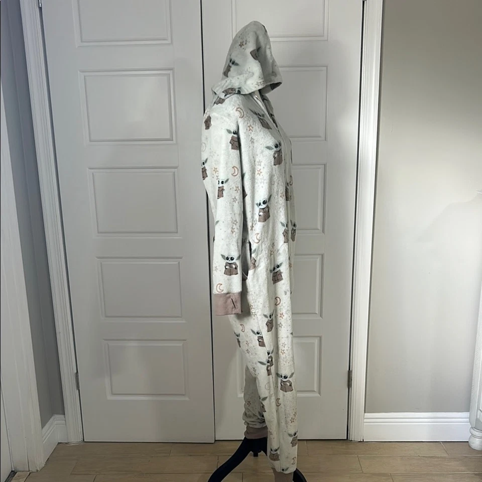 Pijama de una pieza con capucha para adultos Star Wars Mandalorian Grogu Baby Yoda Foto 4 de 4
