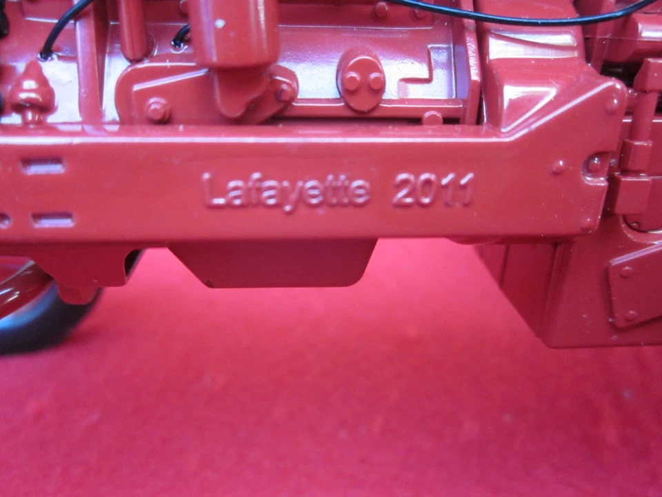 SpecCast IH Farmall 544 Hydro Gold Demonstrator Tractor 1:16 Scale 2011 Toy Show - Image 2 of 4