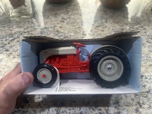 Ertl Ford 8N Tractor 1:16 Die-cast Metal 1948 Red Gray Rear Hitch Rubber Tires