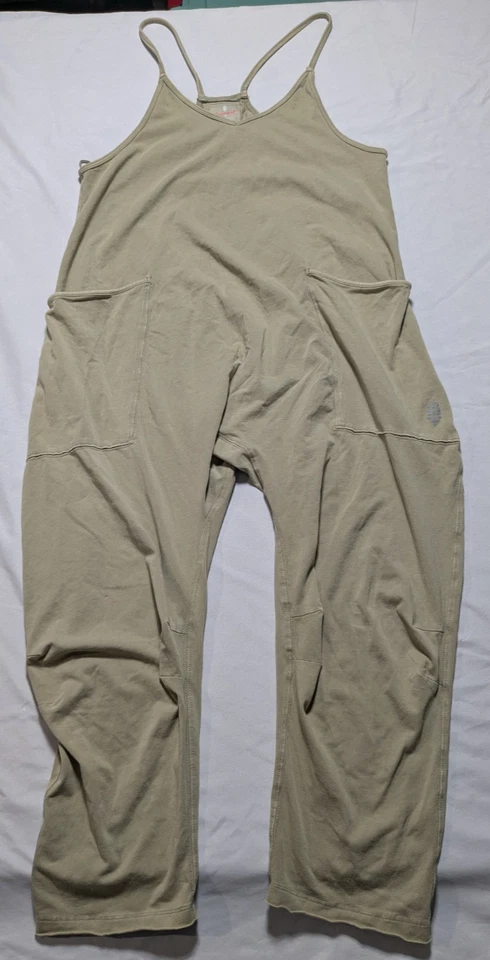 Mono mameluco Free People Movement Hot Shot - Mujer XS Verde Usado en Excelente Condición Foto 2 de 4