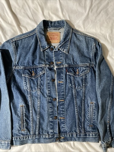 Vtg LEVI'S Blue Denim Trucker Jacket MADE IN USA 71506-0216 Men’s Size 44 - Picture 2 of 6