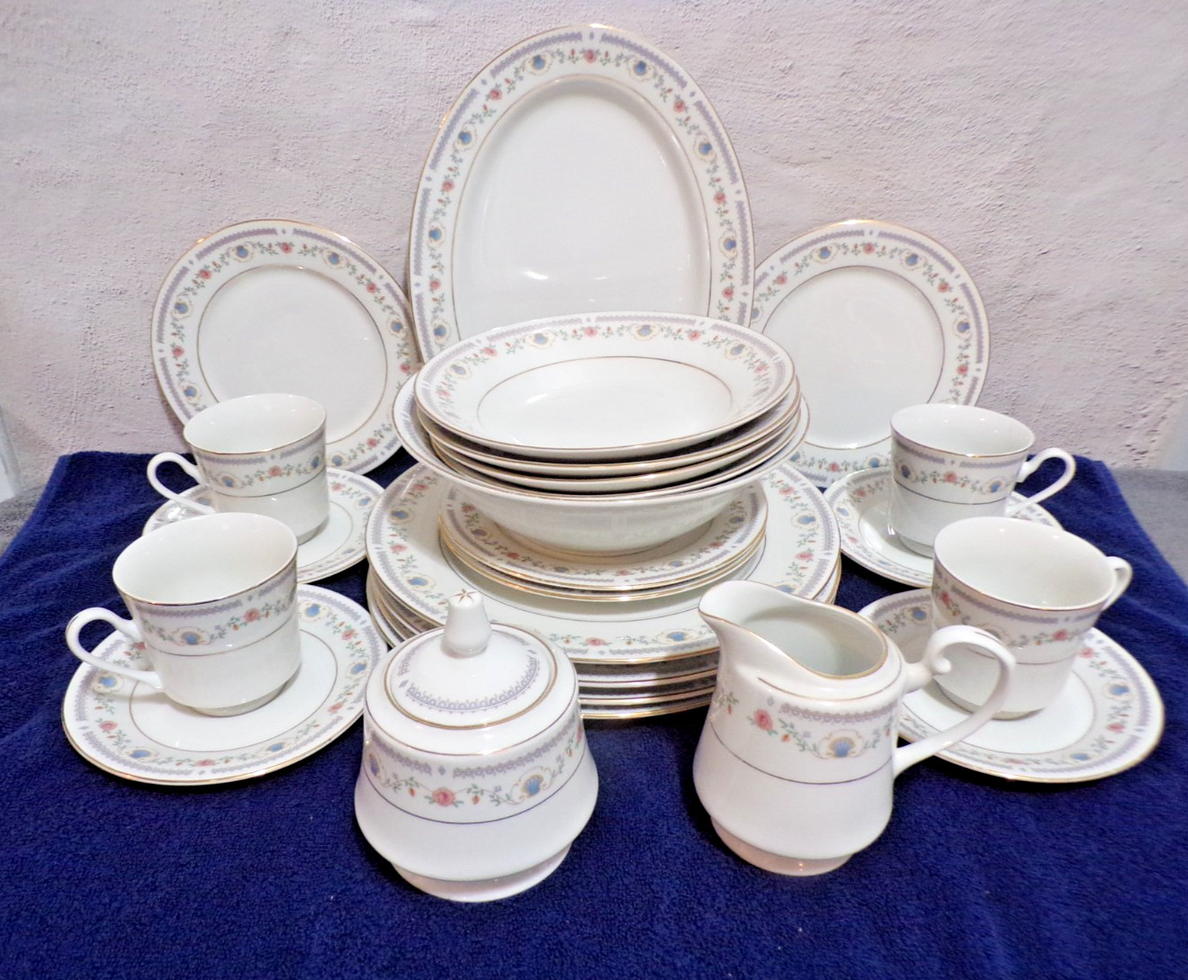 Service For 4 Creamer & Sugar Servg. Platter & Bowl