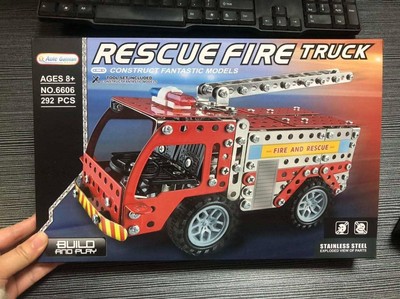 Set costruzioni in metallo, giochi educativi per bambini e ragazzi, vari modelli