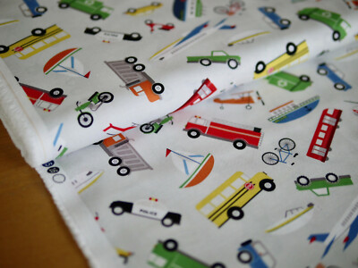 Clothworks Patchworkstoff, THINGS THAT GO, Kinderstoff Auto, Flugzeug, Bus, LKW