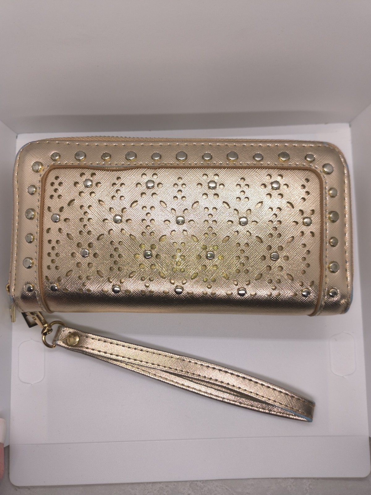 Under One Sky Wallet/Wristlet Rose Gold Beautiful Condition