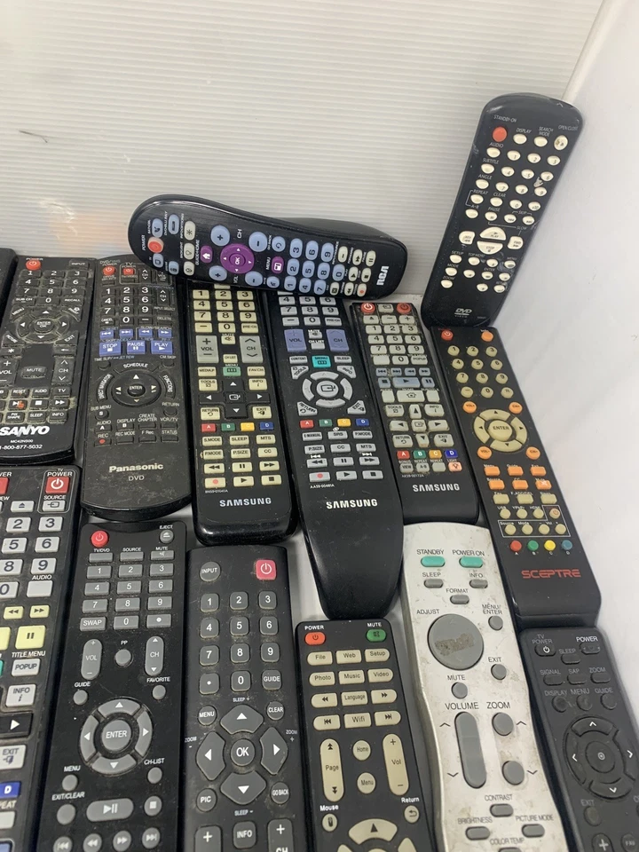 Lote misto de 55 controles remotos [JVC RCA SAMSUNG SONY TOSHIBA YAMAHA ] - Imagem 3 de 4