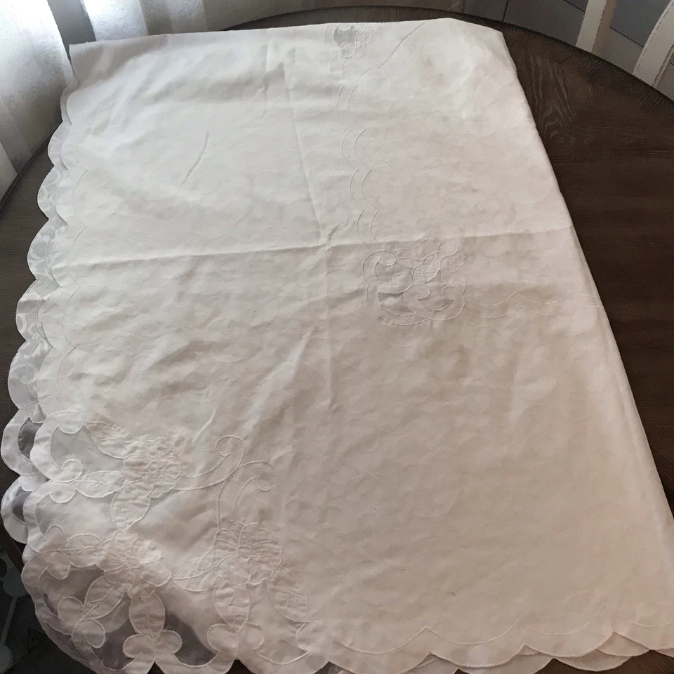 JC Penny Home Tablecloth, Battenburg Lace Design, Off White 59” W, 84” L. EUC - Image 4 of 4
