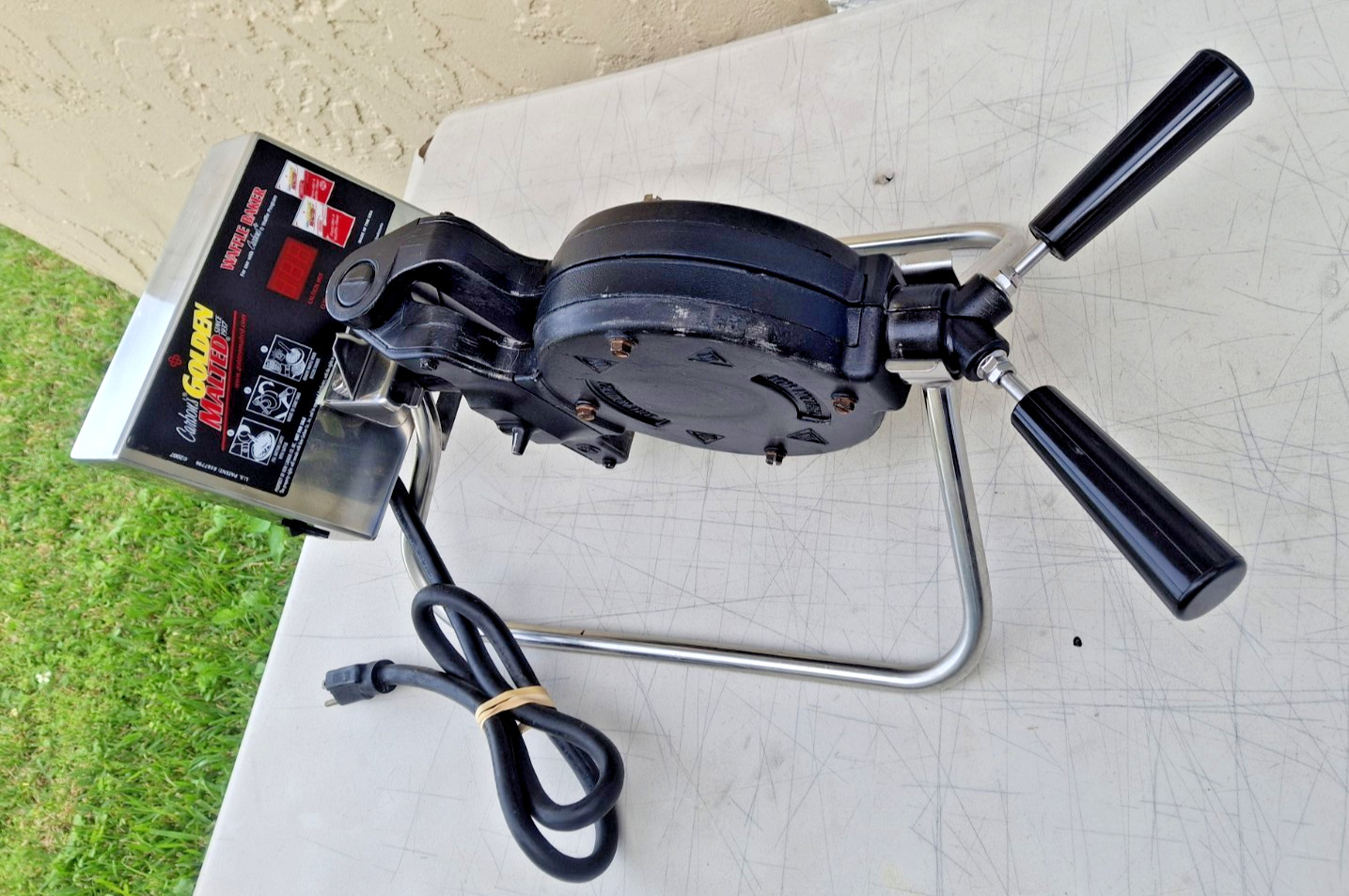 Golden Malted Carbon's Belgium Waffle Maker 120V Iron BakerModel RT-P commercial