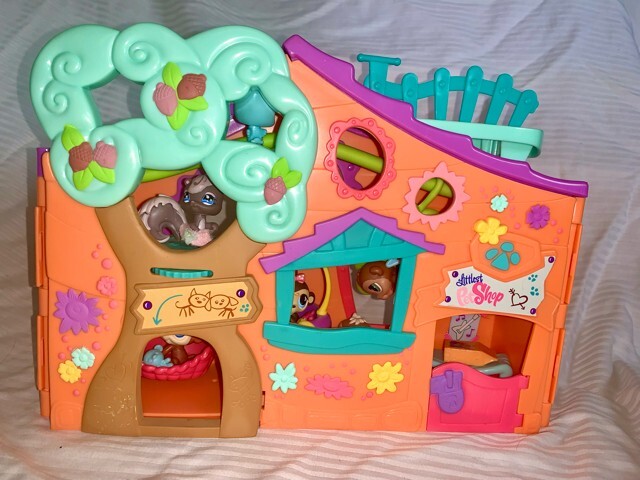 Littlest Pet Shop Orange Club Playset Tree House With pets and accessories