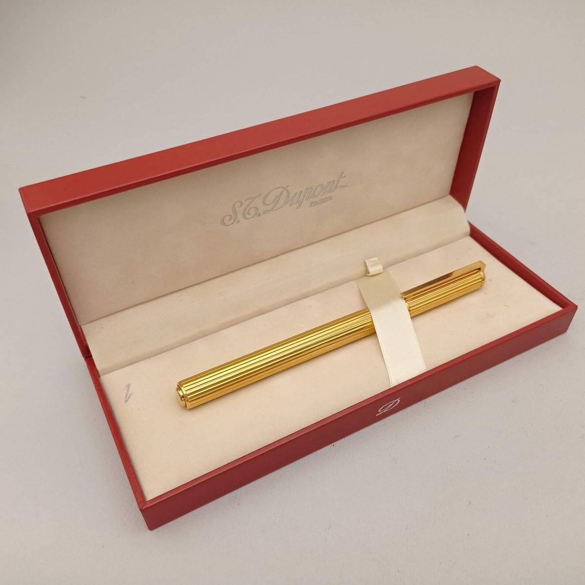 S.T. DUPONT Gatsby Pinstripe Gold Plated Fountain Pen 18k M Nib