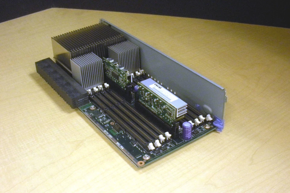IBM 5237-9113 80P5719 07P6829 2-Way 1.65GHz Power5 Processor Card - Image 4 of 4