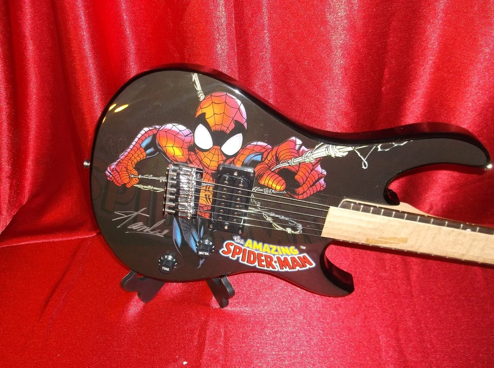 HOLOGRAMA DE GUITARRA FIRMADA POR STAN LEE SPIDER-MAN MARVEL PEAVEY ROCKMASTER CERTIFICADO DE AUTENTICIDAD NUEVO Foto 2 de 4