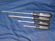 iiT ILLINOIS INDUSTRIAL TOOL SCREWDRIVER SET CROME VANADIUM SLOTTED BLACK HANDLE
