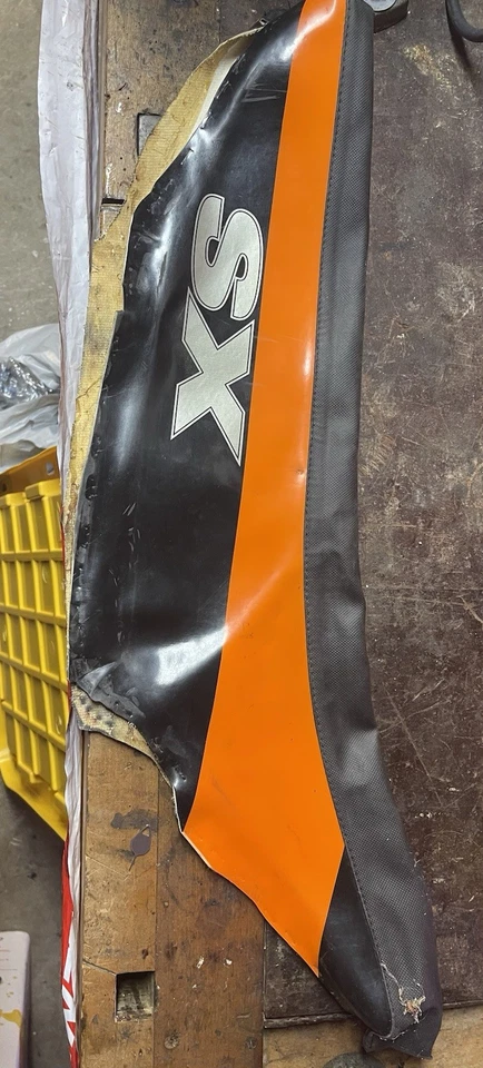 Cubierta de asiento KTM 380 1998 Foto 2 de 3