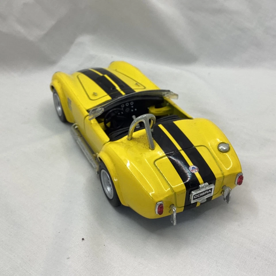 Kinsmart Set of 5 x 1965 Shelby Cobra 427 S/C 1:32 Model Cars (4B) MO#8767 - Image 4 of 4