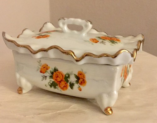 Roses Trinket Box with Lid Porcelain UCGC Korea Gold Accents Pearl Finish - Picture 3 of 9