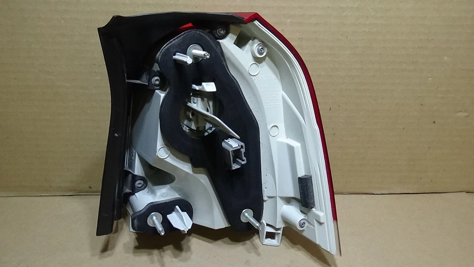 Luz trasera izquierda del lado del conductor Volvo XC70 2014-2016 Foto 4 de 4