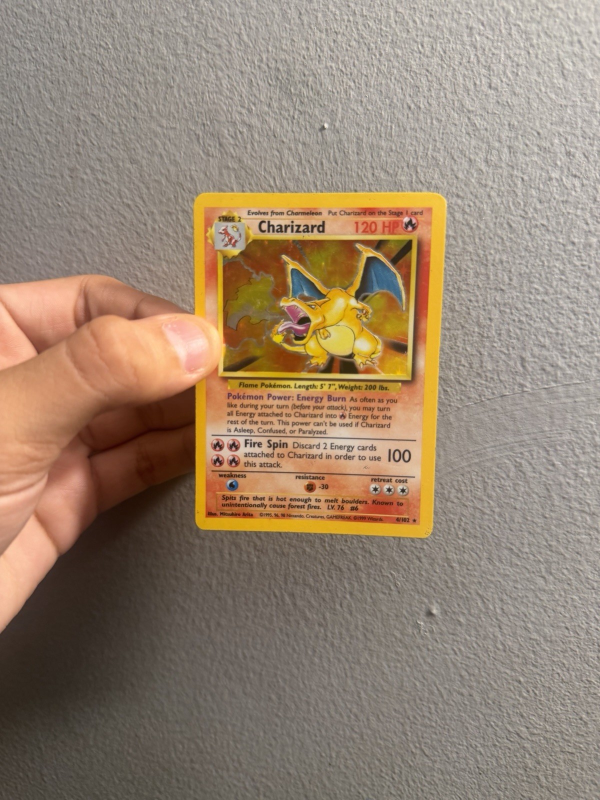 Wizards of the Coast Pokémon TCG Charizard Base Set Holo 4/102