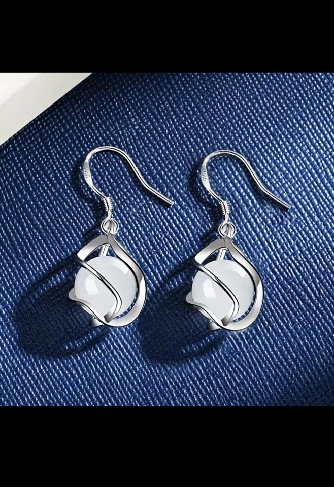 ORECCHINI PENDENTI CON PIETRA BIANCO GHIACCIO - Immagine 4 di 4