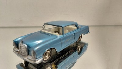 Dinky Toys 533 Mercedes Benz 300 Se Made in france Excellent