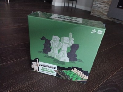 MINECRAFT Overworld Heroes Vs Hostile Mobs Chessboard Set New In Box!