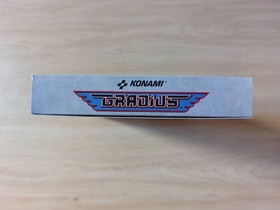 Caja, corcho y manual de reemplazo del Gradius [ENG] para NES
