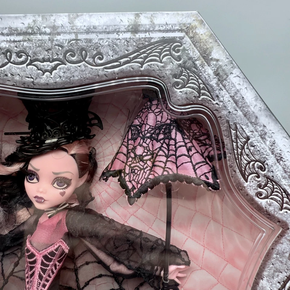 Original Very Rare Monster High Draculaura Adult Collector Doll 2015 - Image 3 of 4