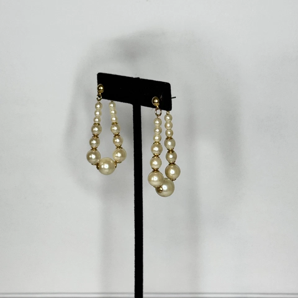 Pendientes colgantes vintage de perlas de imitación Avon tono dorado Foto 3 de 4