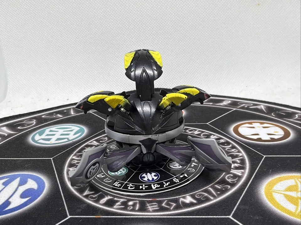 Bakugan Battle Brawlers Darkus Knight Percival Spins MG Japan Import Rare - Image 3 of 4