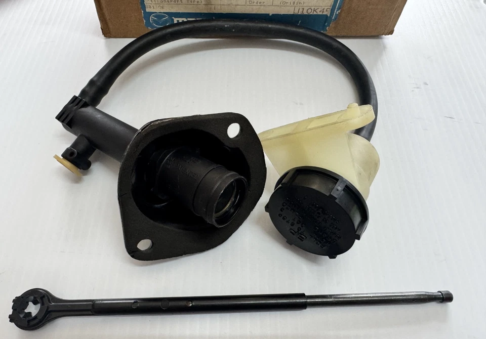 Cilindro maestro original Ford/Mazda ZZM1-41-990 Foto 2 de 2