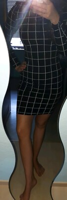 Figurbetontes kleid mit Gittermuster