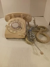 VINTAGE White Bell System Western Electric CS500DM Rotary Dial TELEPHONE.