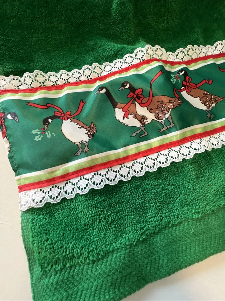 Toalla de baño y paño Saturday Knight Ltd 2 piezas verde de colección gansos de Navidad Foto 2 de 4