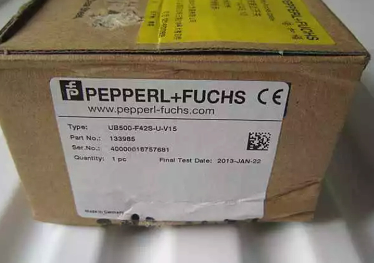New P+F sensor UB500-F42S-U-V15