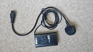 DELL LAPTOP LADEGERÄT - 65 W - NEU UNBENUTZT