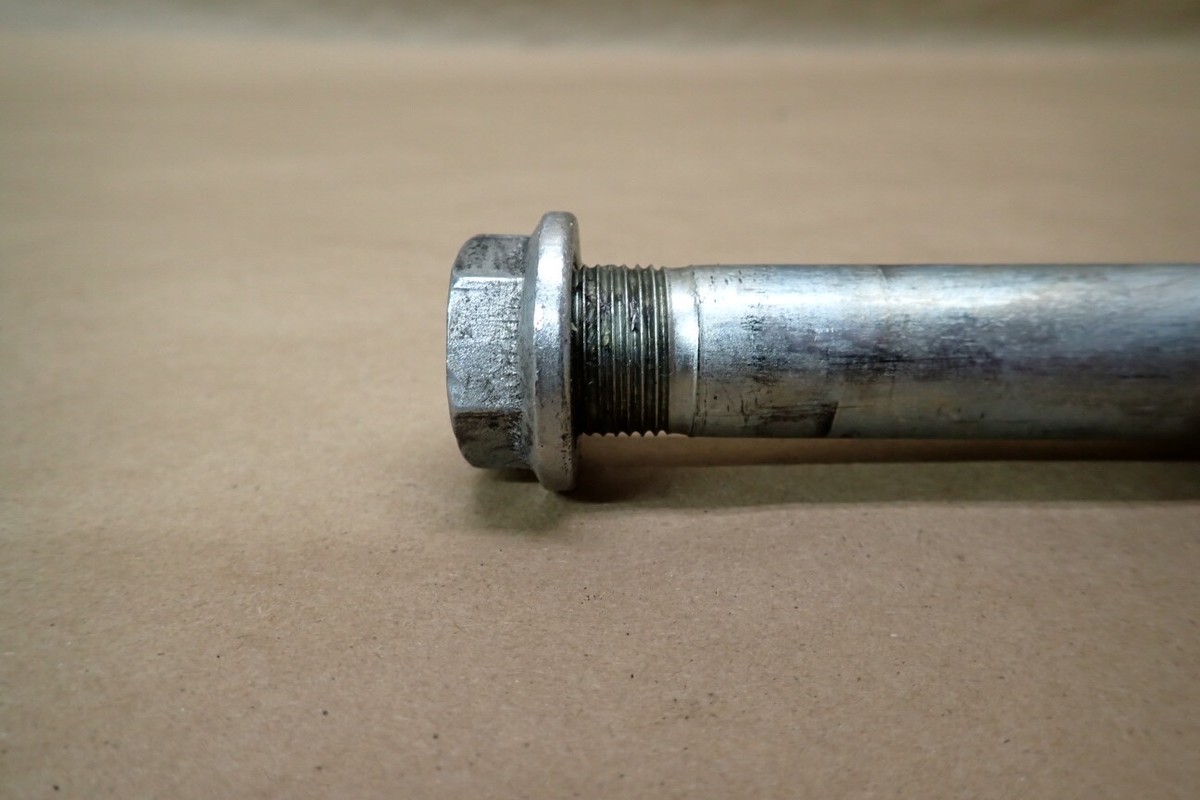 2000 KAWASAKI NINJA ZX 600J ZX600 J SWINGARM SWING ARM PIVOT BOLT