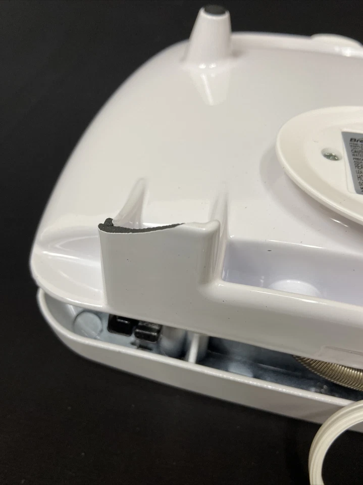 Brentwood - 750 W Dual Waffle White Nonstick Waffle Maker - Image 4 of 4