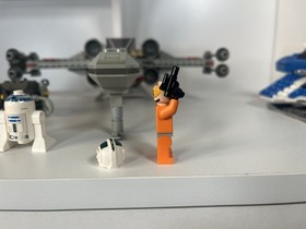 LEGO Star Wars 7140 X-Wing Fighter (1999 Original Set) + Extra Pilot Figure 