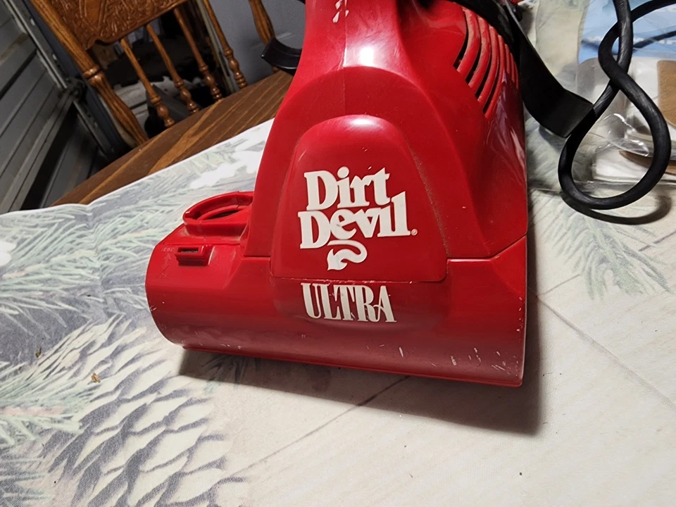 Dirt Devil by Royal Ultra Red Electric Handheld Vacuum Cleaner M08230 And 3 Bags - Image 2 of 4